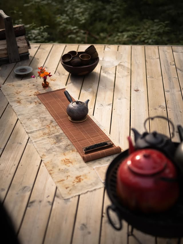 Brewing with the Seasons: How Water Temperature, Steeping Time, and Mood Shift